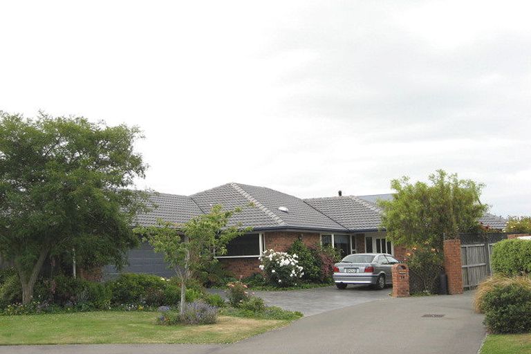 Photo of property in 14 Courtfield Close, Parklands, Christchurch, 8083