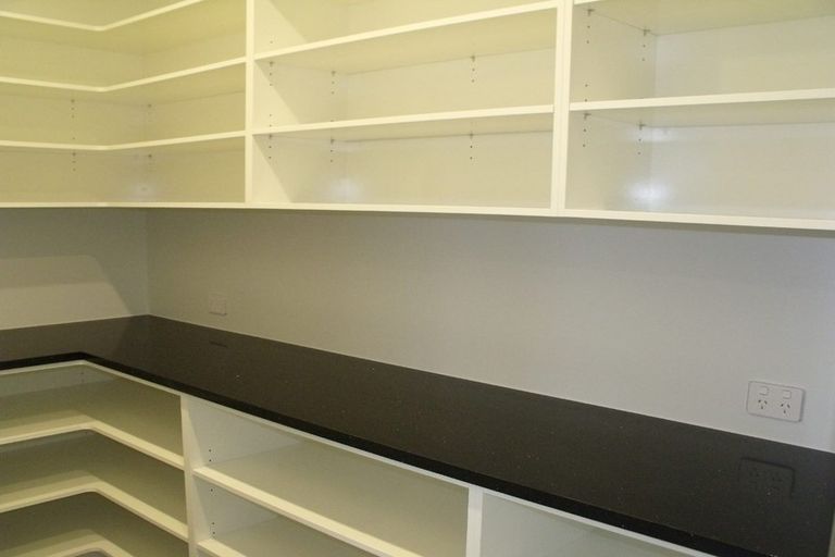 Photo of property in 19 Ruahine Road, Poraiti, Napier, 4112