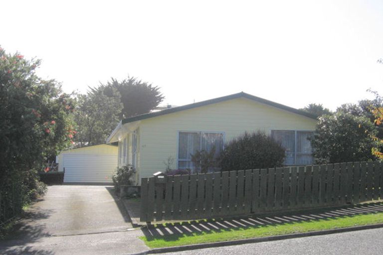 Photo of property in 69 Gloaming Hill, Titahi Bay, Porirua, 5022