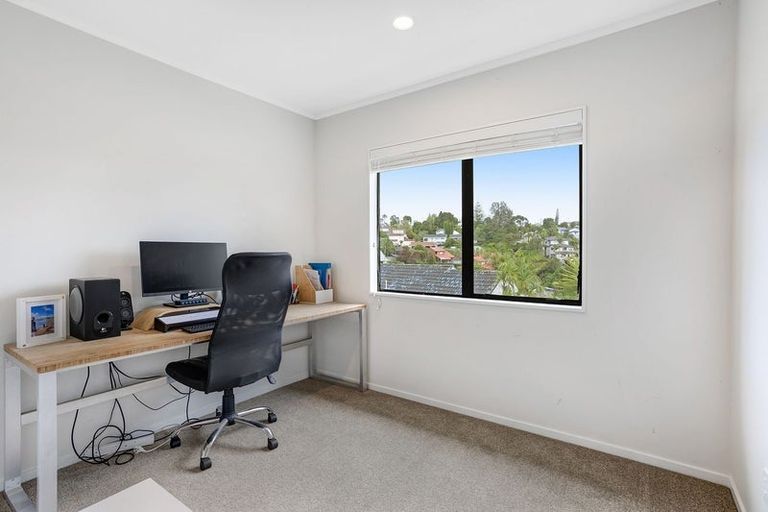 Photo of property in 2/9 Eastwood Rise, Browns Bay, Auckland, 0630