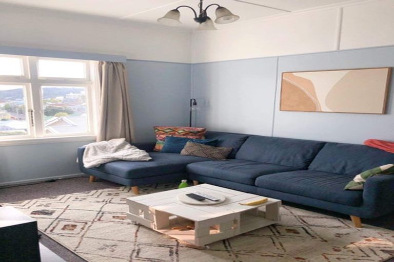 Photo of property in 16 Glendavar Street, Berhampore, Wellington, 6023