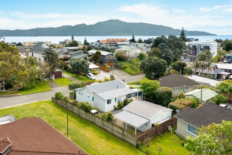 Photo of property in 15 Bluegum Road, Paraparaumu Beach, Paraparaumu, 5032