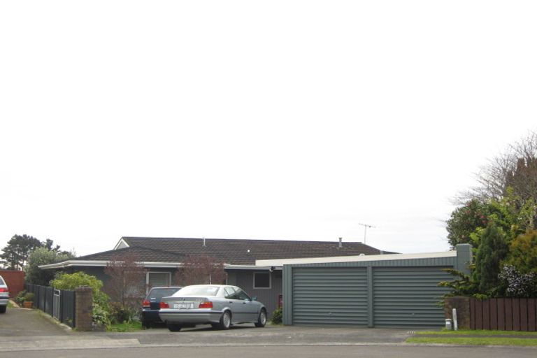 Photo of property in 13 Te Mara Place, Merrilands, New Plymouth, 4312
