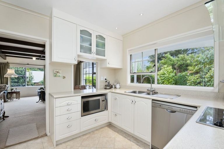 Photo of property in 8 Gradwell Place, Two Mile Bay, Taupo, 3330