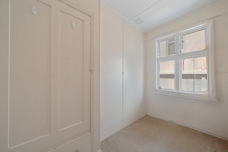 Photo of property in 230 Oriental Parade, Oriental Bay, Wellington, 6011