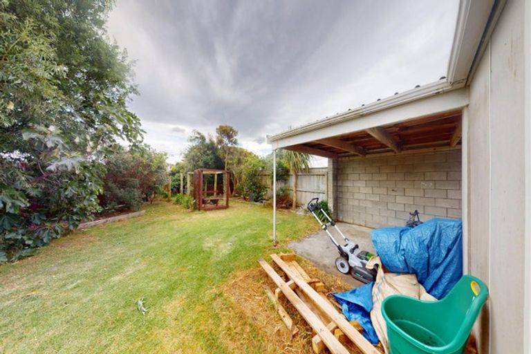 Photo of property in 21 Gibbons Crescent, Castlecliff, Whanganui, 4501