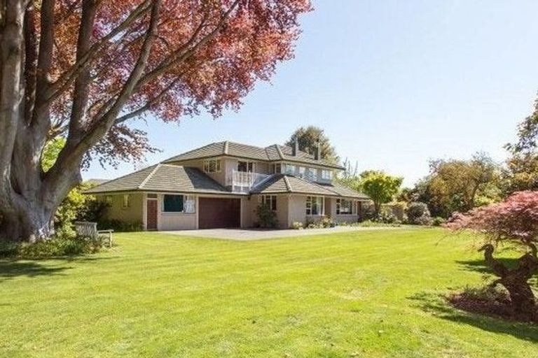 Photo of property in 385 Sawyers Arms Road, Harewood, Christchurch, 8051