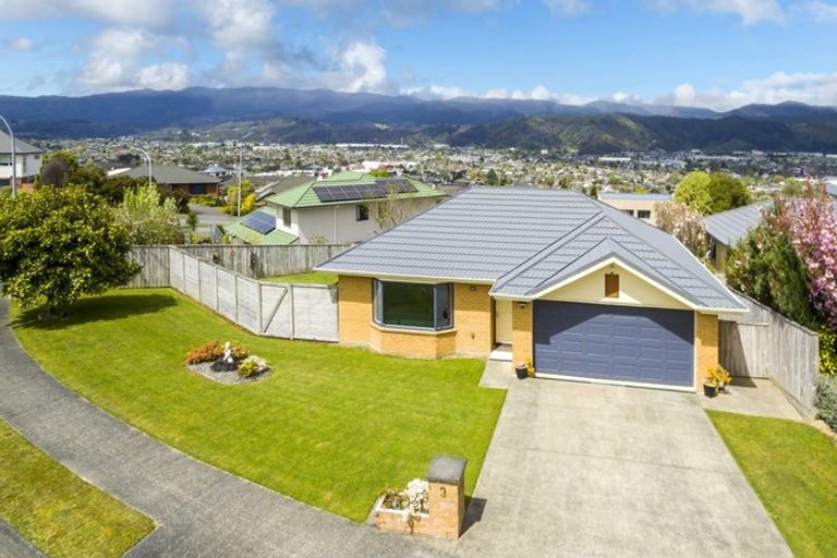 Photo of property in 3 Ormrod Grove, Riverstone Terraces, Upper Hutt, 5018