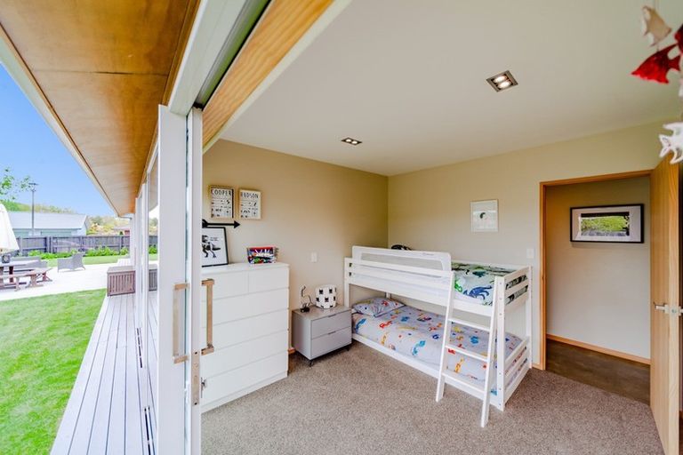 Photo of property in 76 Belgrove Drive, Waipukurau, 4200