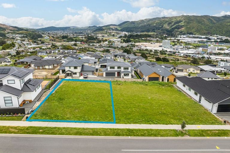 Photo of property in 28 Te Hoiere Street, Aotea, Porirua, 5024