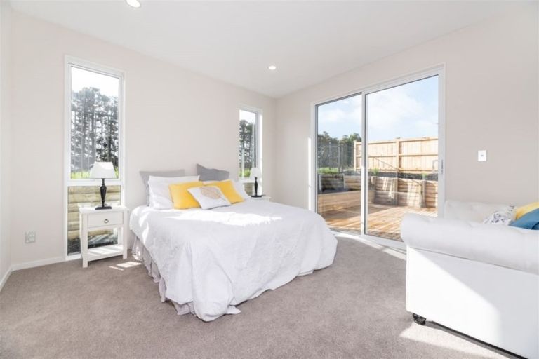 Photo of property in 13 Barrique Road, Kumeu, 0810