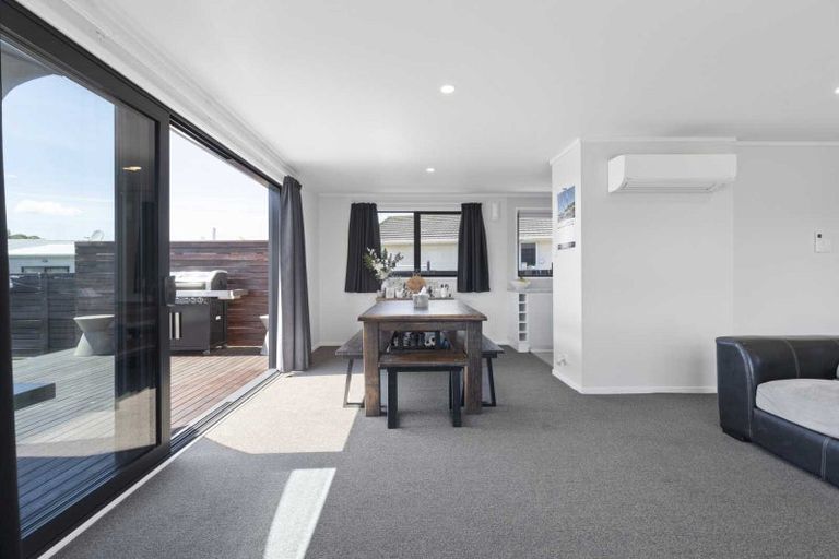 Photo of property in 7 Colonial Place, Kelvin Grove, Palmerston North, 4414