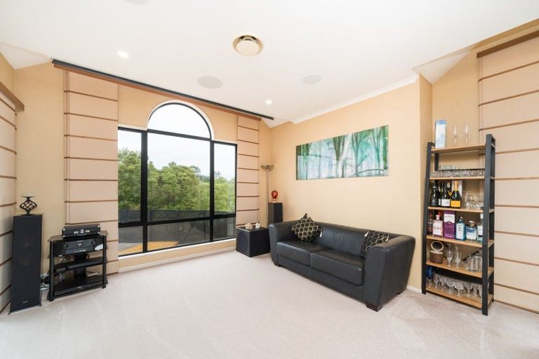 Photo of property in 54 Cashmere Drive, Fitzherbert, Palmerston North, 4410