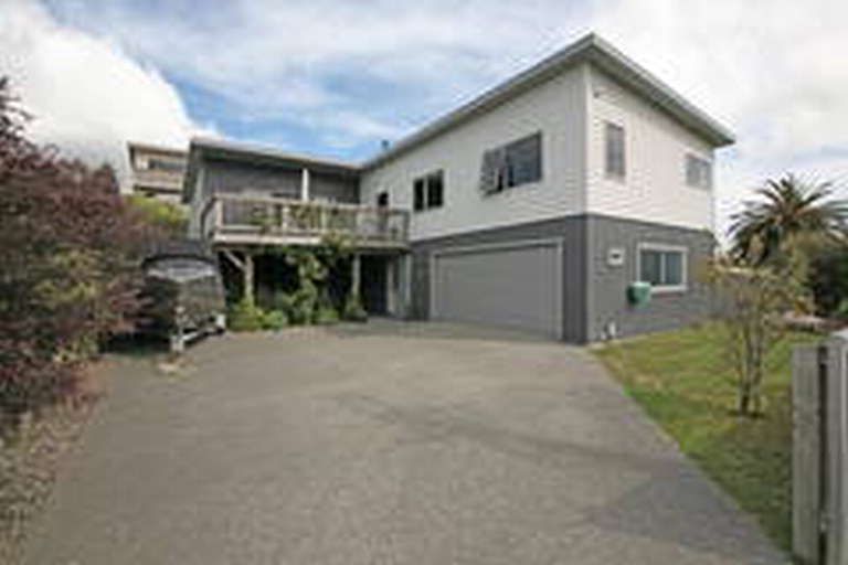 Photo of property in 100 Matai Road, Raumati South, Paraparaumu, 5032