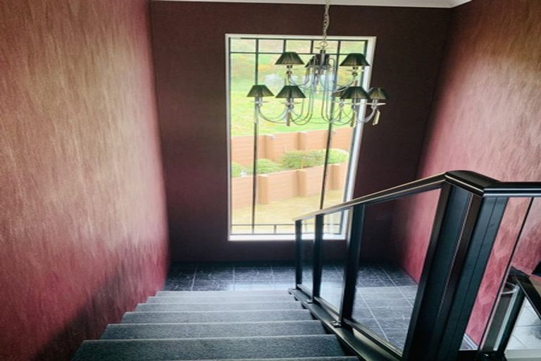 Photo of property in 38 Arahiwi Grove, Tirohanga, Lower Hutt, 5010