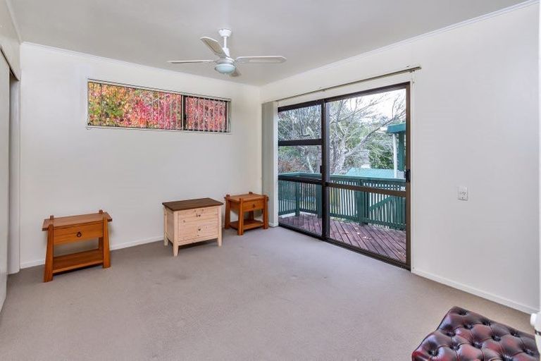 Photo of property in 39 Trias Road, Totara Vale, Auckland, 0629