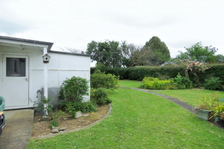 Photo of property in 16 Bledisloe Street, Levin, 5510