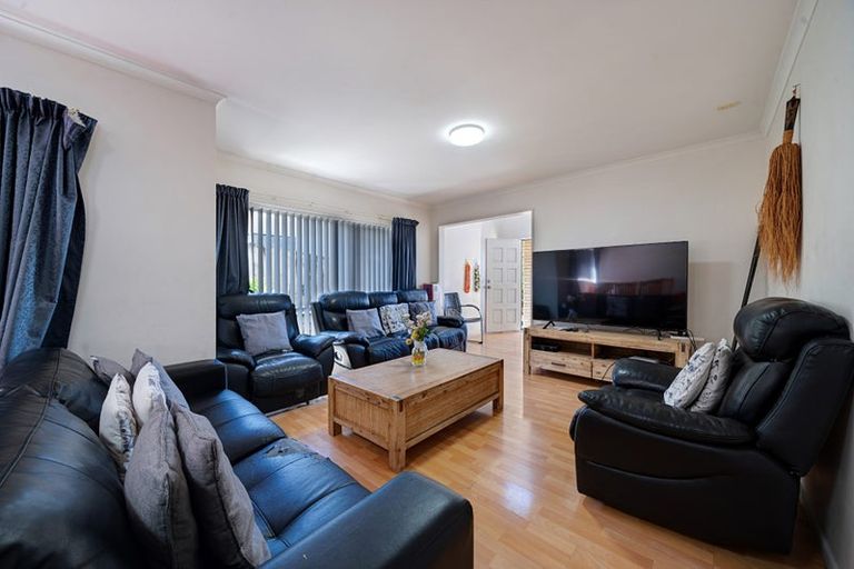 Photo of property in 15 Millstream Drive, Henderson, Auckland, 0610