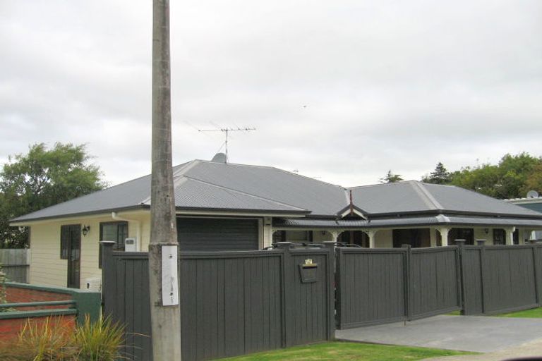 Photo of property in 1a Roy Street, Tawa, Wellington, 5028