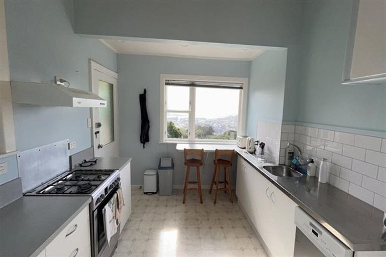 Photo of property in 18 Connaught Terrace, Brooklyn, Wellington, 6021