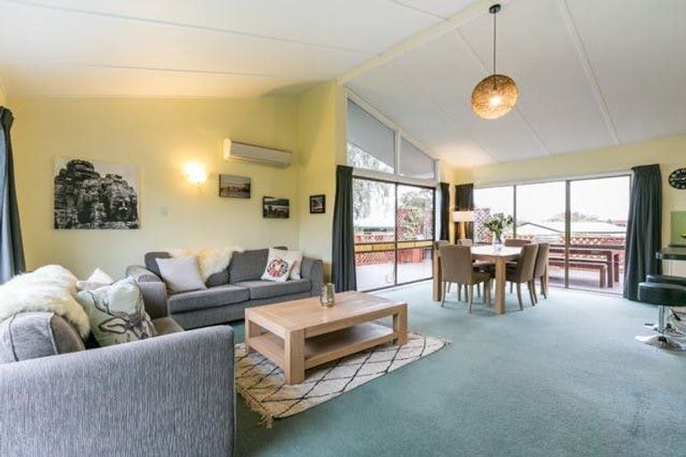 Photo of property in 27 James Cook Street, Havelock North, 4130