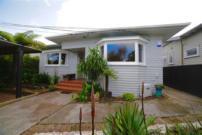 Photo of property in 42 Tui Street, Point Chevalier, Auckland, 1022