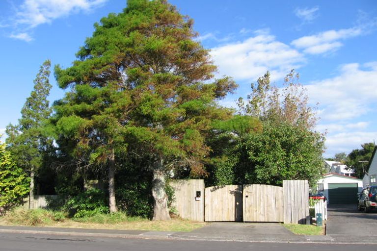 Photo of property in 6 Devonshire Road, Unsworth Heights, Auckland, 0632