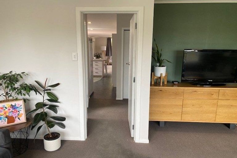 Photo of property in 91 Awanui Street, Merrilands, New Plymouth, 4312