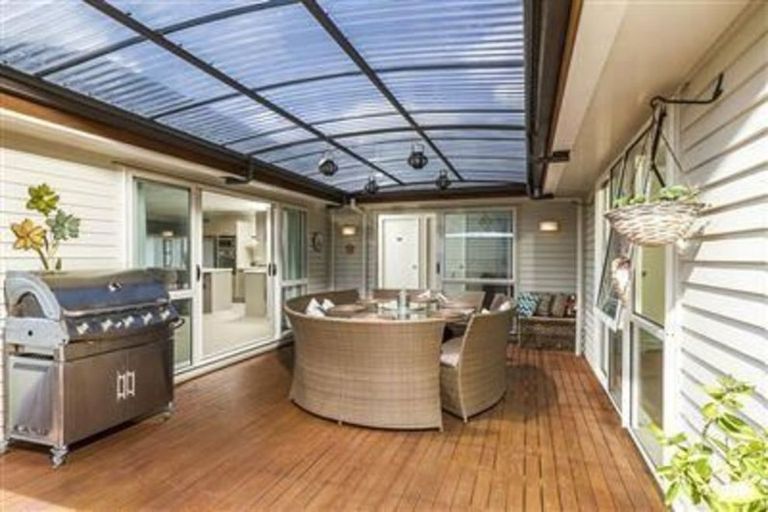 Photo of property in 27 Mural Place, Greenhithe, Auckland, 0632