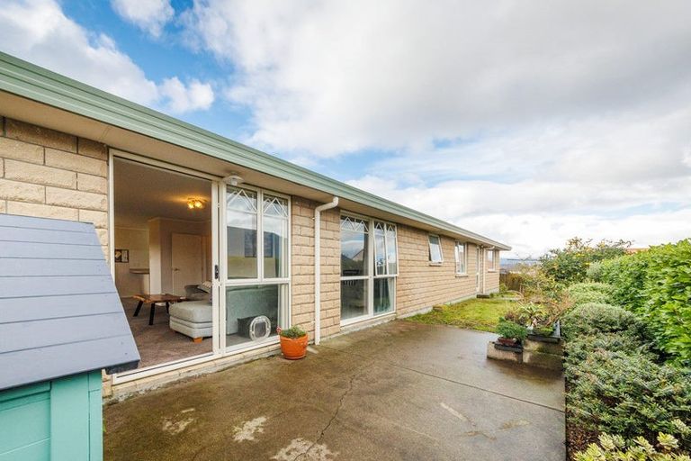 Photo of property in 24 Logan Way, Kelvin Grove, Palmerston North, 4414