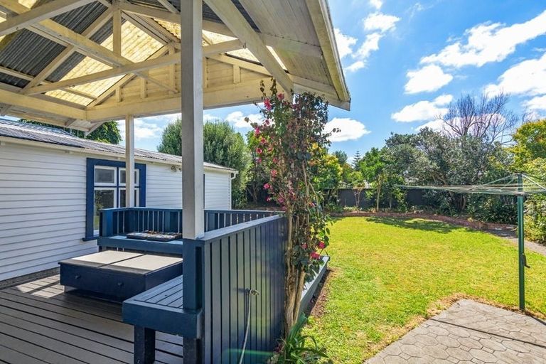Photo of property in 17 Milverton Avenue, Hokowhitu, Palmerston North, 4410