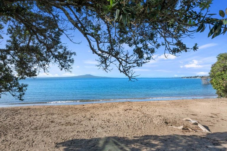Photo of property in 1/9 The Esplanade, Castor Bay, Auckland, 0620