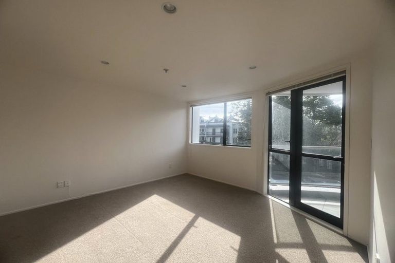 Photo of property in 1d/175 Hurstmere Road, Takapuna, Auckland, 0622