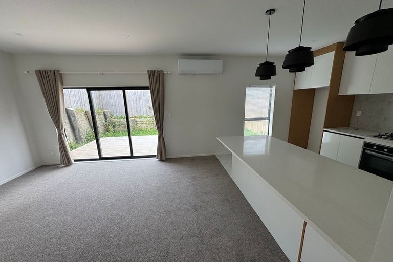Photo of property in 14 Medallion Drive, Oteha, Auckland, 0632