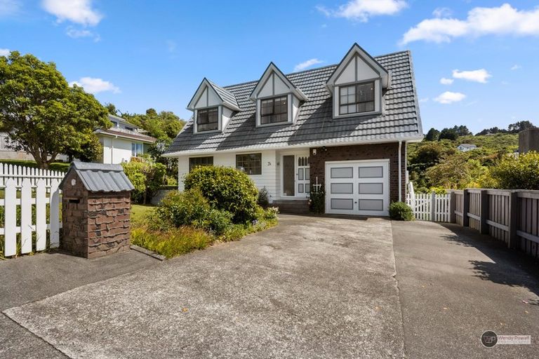 Photo of property in 3a Panorama Grove, Harbour View, Lower Hutt, 5010