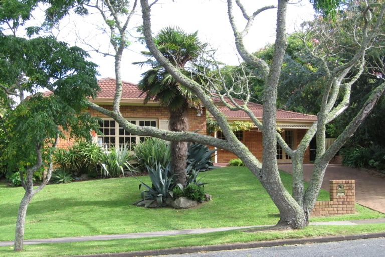 Photo of property in 26 Himalaya Drive, Half Moon Bay, Auckland, 2012
