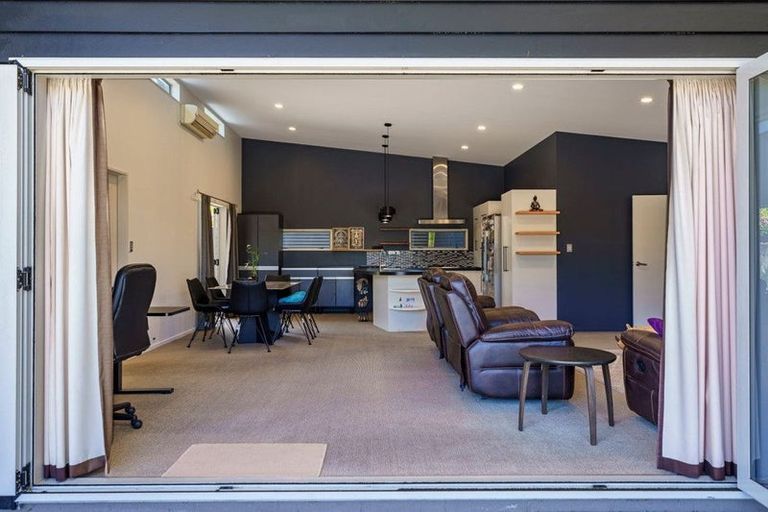 Photo of property in 7a Chester Place, Taradale, Napier, 4112