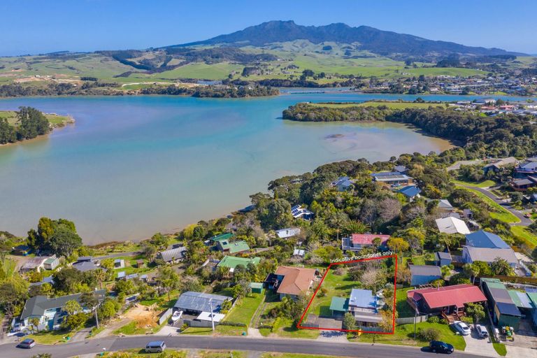 Photo of property in 15 Point Street, Raglan, 3225