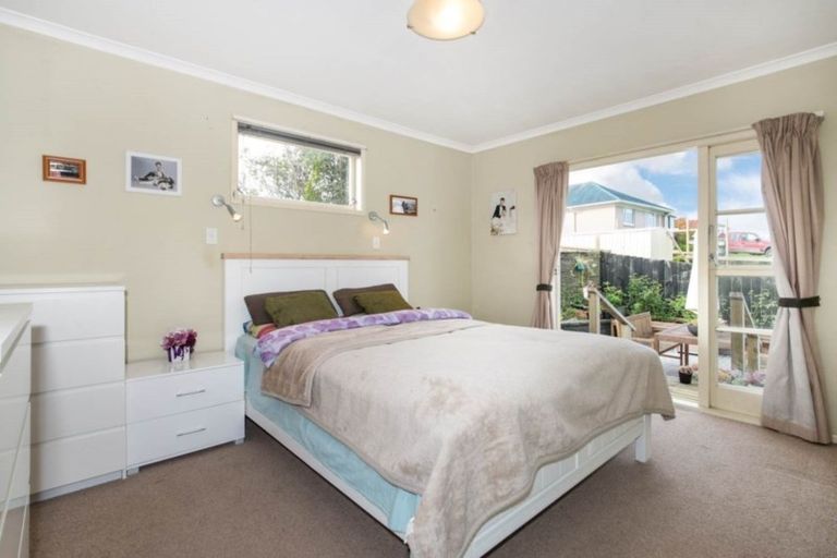 Photo of property in 1/156 Carlisle Road, Northcross, Auckland, 0632
