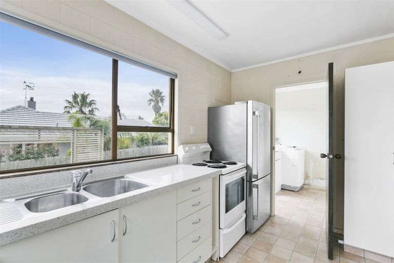 Photo of property in 1/2 Salem Place, Torbay, Auckland, 0630