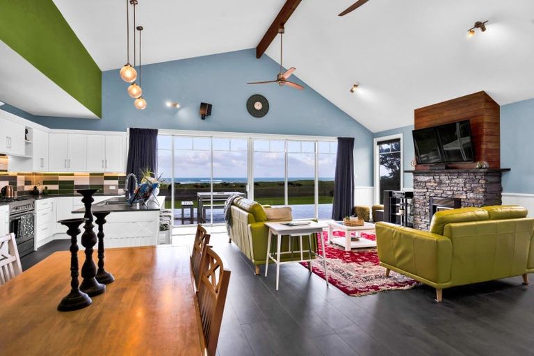 Photo of property in 16 Hector Place, Opunake, 4616