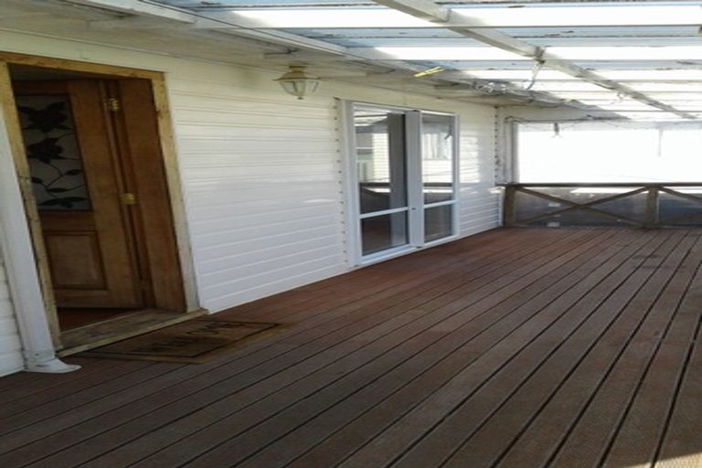 Photo of property in 158 Edmonton Road, Te Atatu South, Auckland, 0610