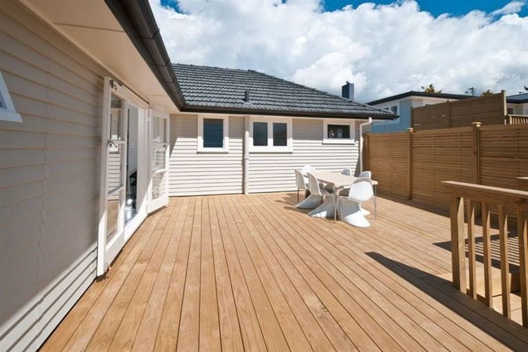 Photo of property in 16 Hauraki Crescent, Pinehill, Auckland, 0632