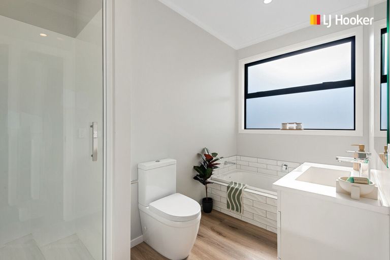 Photo of property in 7a Athol Place, Ravensbourne, Dunedin, 9022