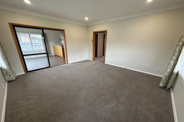 Photo of property in 32 Avonhead Road, Avonhead, Christchurch, 8042