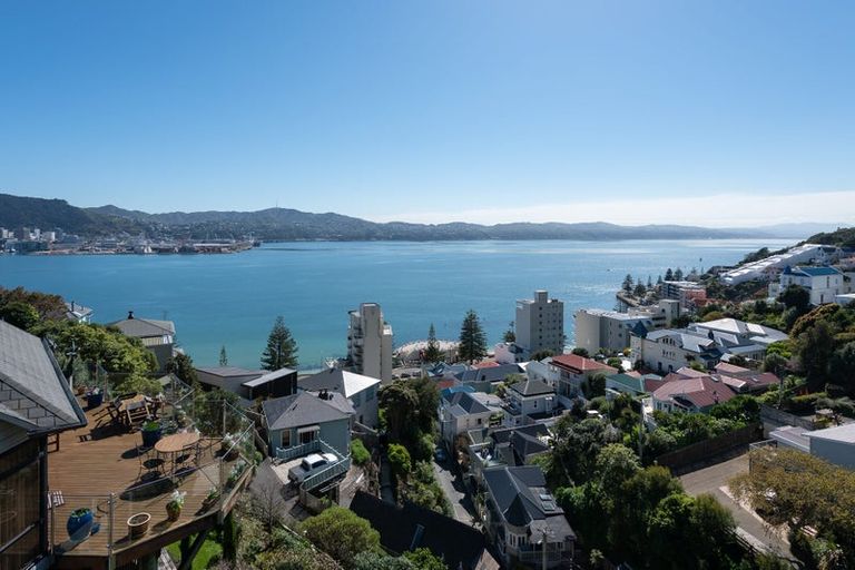 Photo of property in 5 Bayview Terrace, Oriental Bay, Wellington, 6011