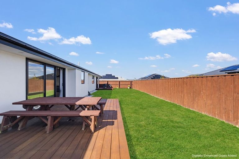 Photo of property in 10 Shillingford Boulevard, Rolleston, 7615