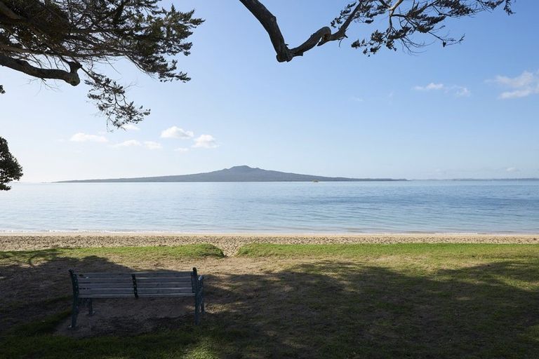 Photo of property in 13 Oxford Terrace, Devonport, Auckland, 0624