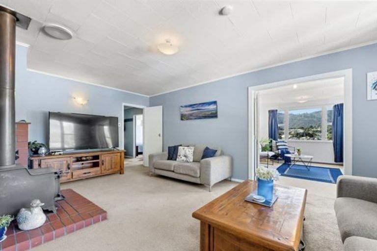 Photo of property in 41 Logie Street, Stokes Valley, Lower Hutt, 5019