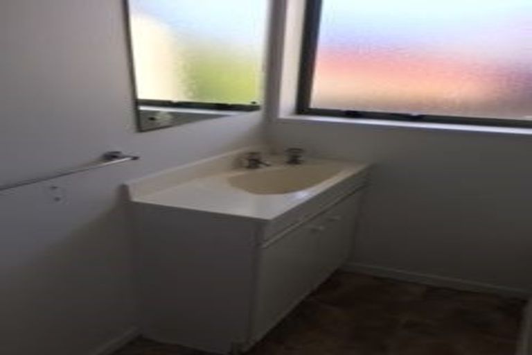 Photo of property in 1/13 Solveig Place, Randwick Park, Auckland, 2105